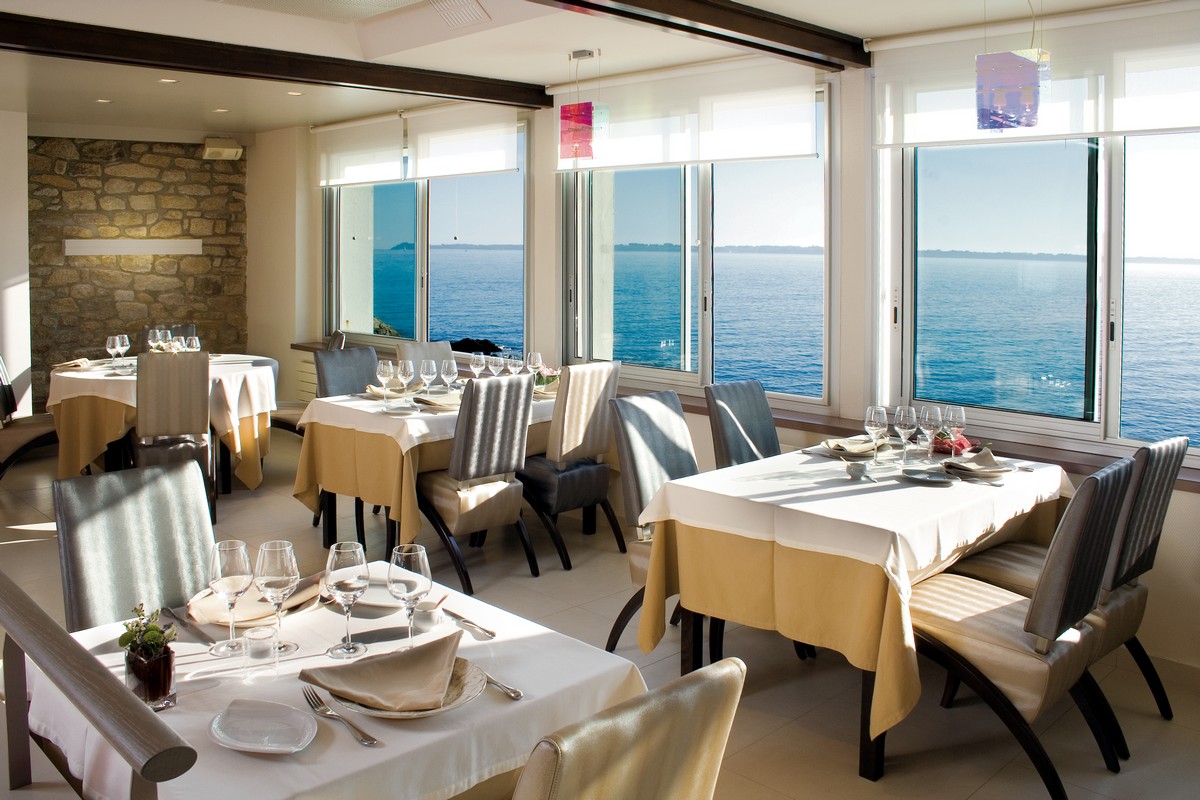 Restaurant gastronomique de fruits de mer avec vue sur mer