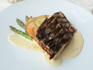 Filet de bar grillé, sauce estragon