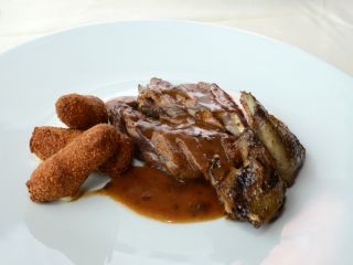 Désossé de pigeonneau, pommes croquette