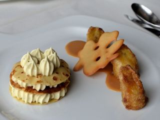 Bananes soufflées, gâteau de crêpe et crème chiboust